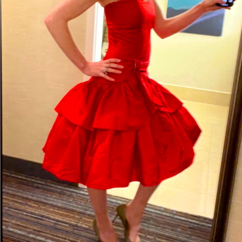 Vintage 80s Gunne Sax Red Strapless Taffeta Full. RARE/ Discontinued